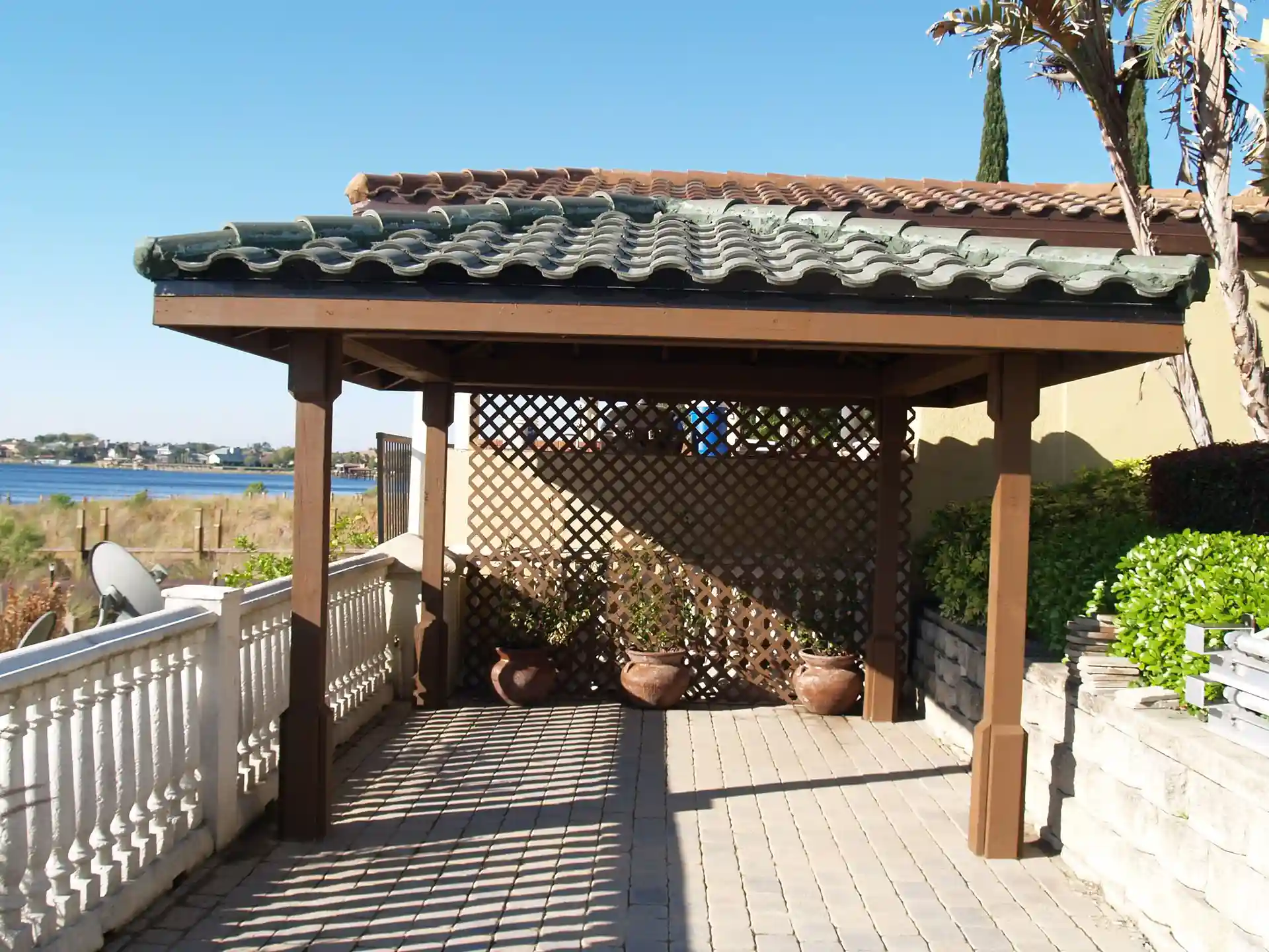 pavilion providing cover for a deck - Outdoor living structures contractor - Pergola and gazebo builders near me in central florida