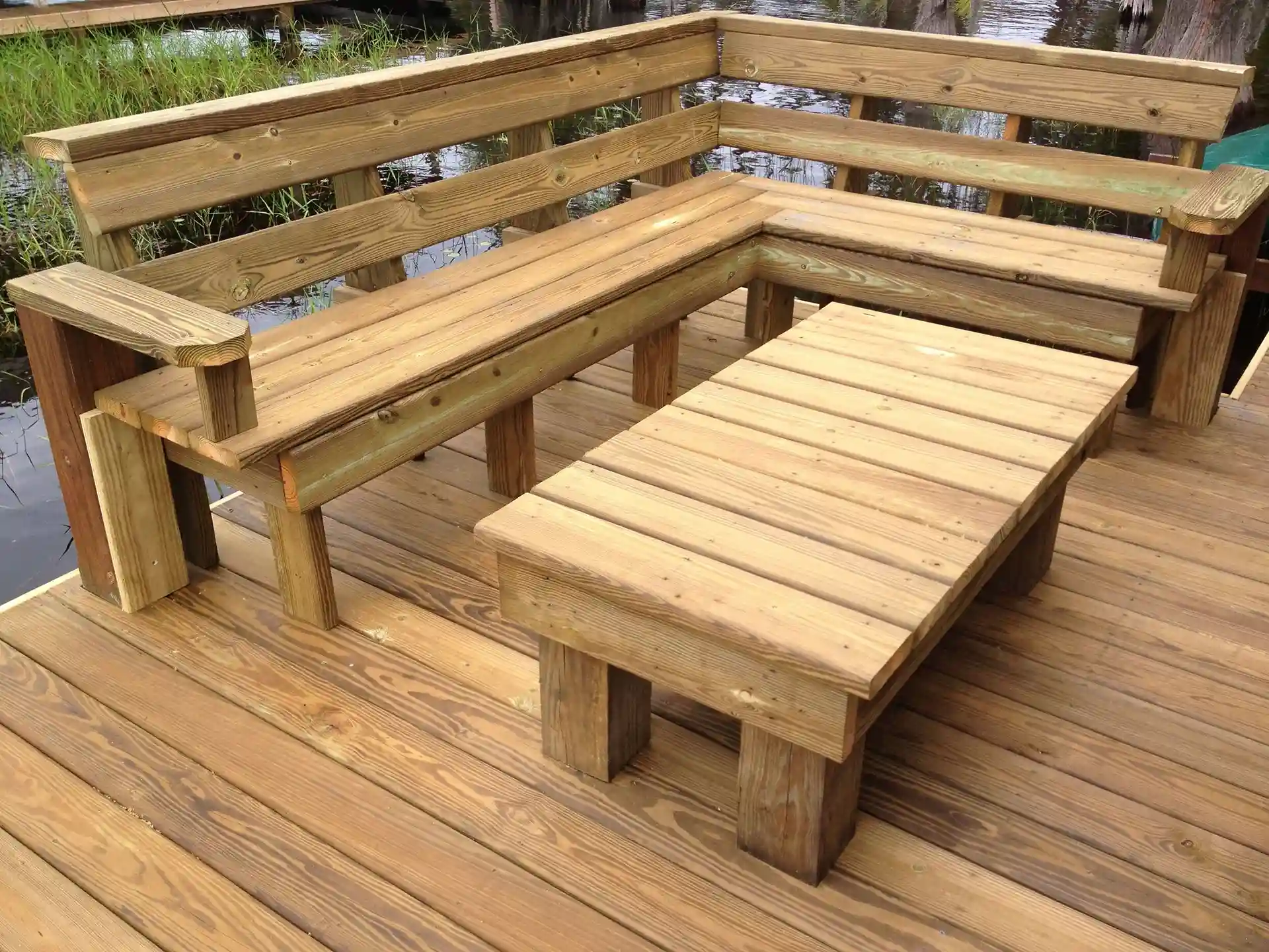 Built-in bench and table - deck accessories and dock accessories contractors in Windermere fl - built in bench and watercraft lifts